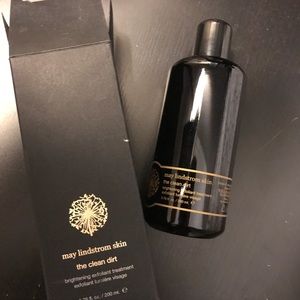 May Lindstrom .. The Clean Dirt Cleansing Powder